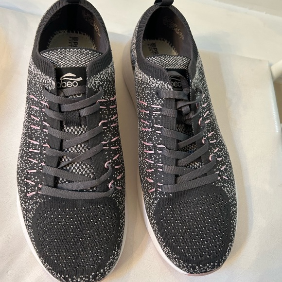 Abeo excellent, like new Enola sneakers, lightweight, gray size 9.5 wide - Picture 6 of 6